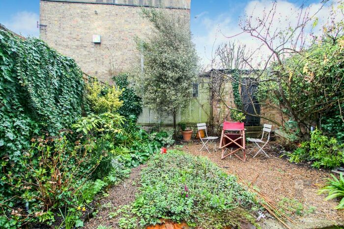 1 Bedroom Flat To Rent In Evershot Road, Finsbury Park, N4