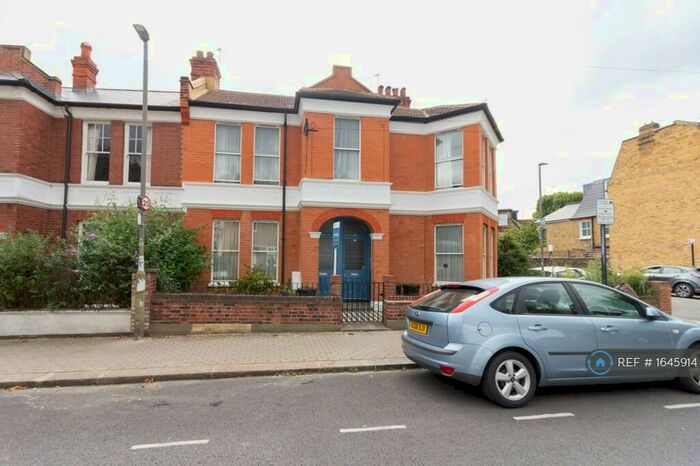 3 Bedroom Maisonette To Rent In Boundaries Road, London, SW12
