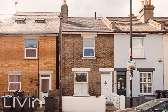 2 Bedroom End Of Terrace House For Sale In Mayo Road, Croydon, Greater London, CR0