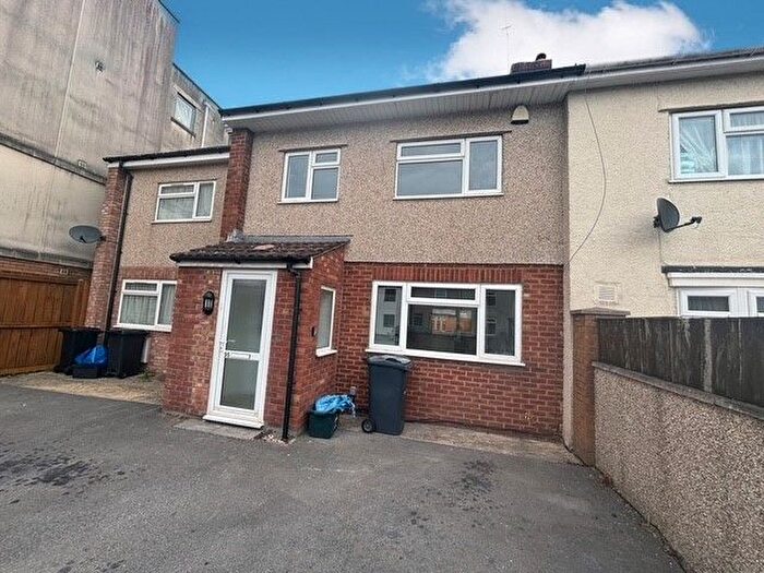 3 Bedroom Property To Rent In Two Mile Hill Road, Bristol, BS15