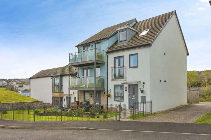 4 Bedroom End Terrace House For Sale In Limeburners Road, Plymouth, PL9