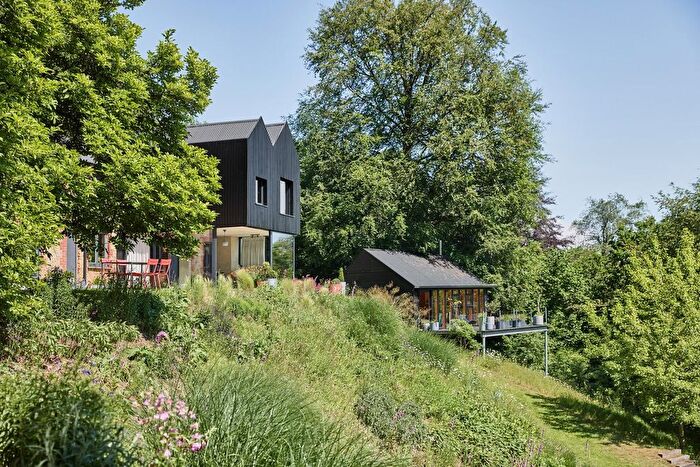 4 Bedroom Detached House For Sale In Grayshott, Hampshire, GU26