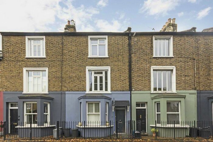 2 Bedroom Flat To Rent In Hampton Road, Hampton Hill, Hampton, TW12