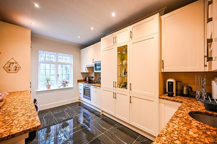 4 Bedroom Flat For Sale In Hornsey Lane Gardens, Highgate, London, N6