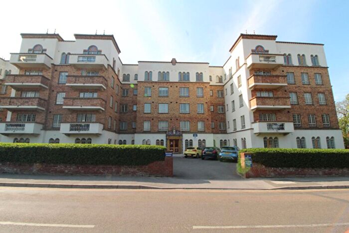 2 Bedroom Apartment For Sale In Sea Road, Boscombe, Bournemouth, BH5