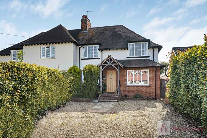 4 Bedroom Semi-Detached House For Sale In Clusterbolts, Stapleford, SG14