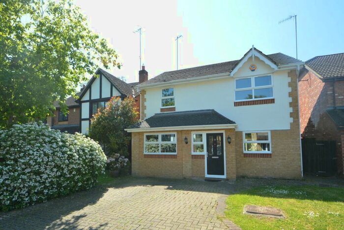 4 Bedroom Detached House To Rent In Connaught Drive, Weybridge, KT13