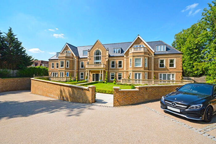 3 Bedroom Apartment For Sale In Renaissance House, Cockfosters Road, EN4