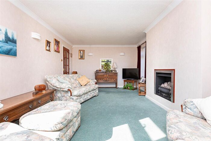 3 Bedroom Bungalow For Sale In High Street, Langford, SG18