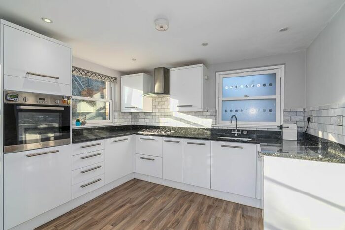 2 Bedroom Detached House To Rent In Dancer Road, Richmond, TW9