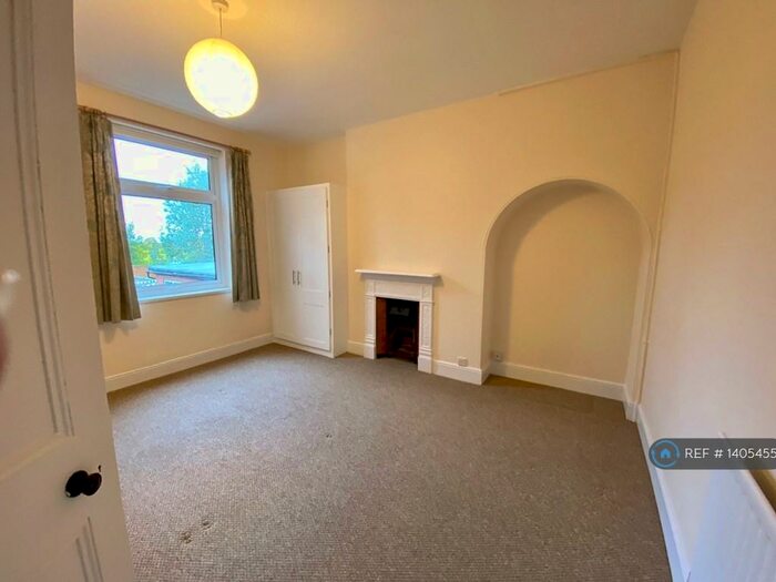 5 Bedroom Semi-Detached House To Rent In Lightwoods Hill, Smethwick, B67