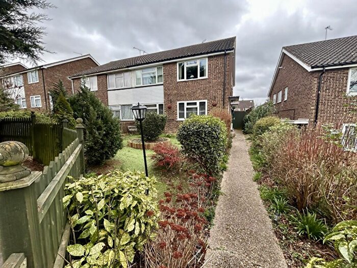 2 Bedroom Ground Maisonette For Sale In Fairways, Waltham Abbey, EN9