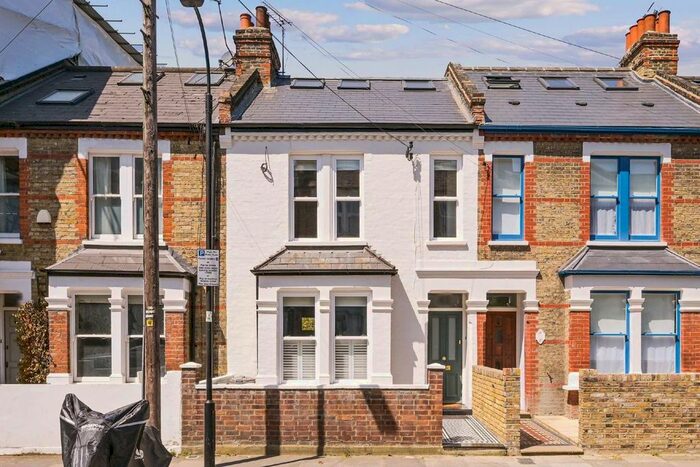 4 Bedroom Flat To Rent In Percy Road, London, W12