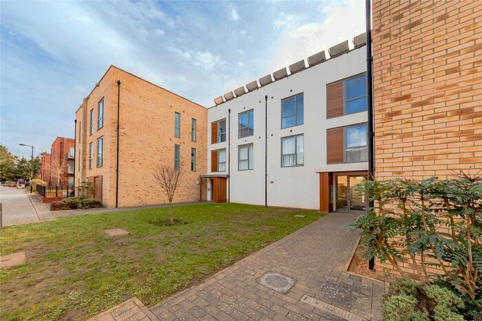 2 Bedroom Flat To Rent In Spring Drive, Trumpington, Cambridge, Cambridgeshire, CB2