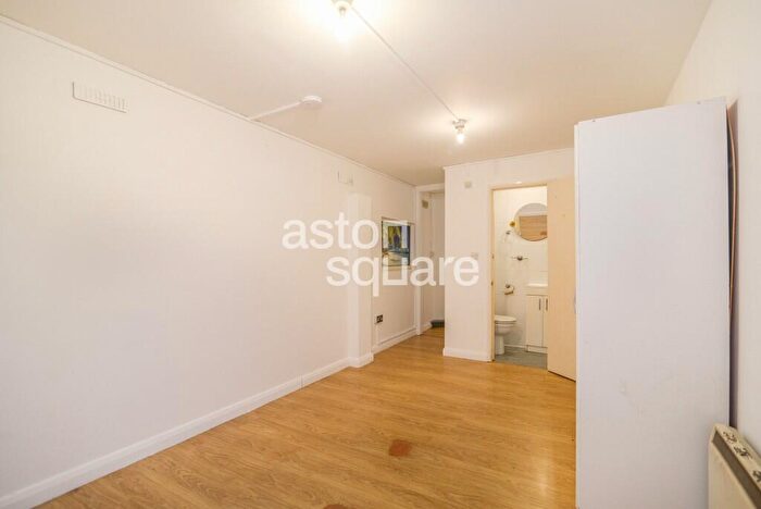 Studio To Rent In Broadfields Parade, Glengall Road, Edgware, Middlesex, HA8