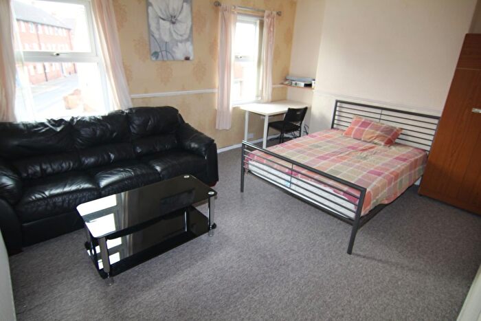 2 Bedroom Flat To Rent In Gort Place, Gilesgate, Durham, DH1