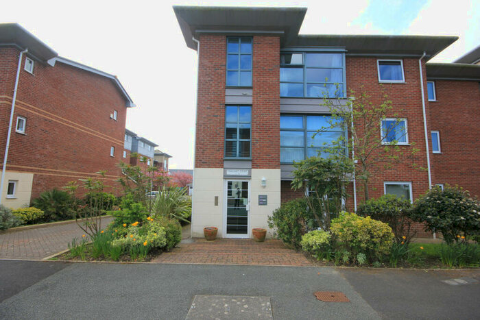 2 Bedroom Apartment To Rent In King Edward Avenue, Lytham St. Annes, FY8