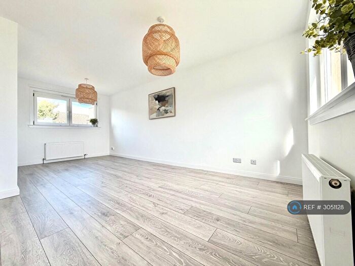 2 Bedroom End Of Terrace House To Rent In Alexander St, Cowdenbeath, KY4