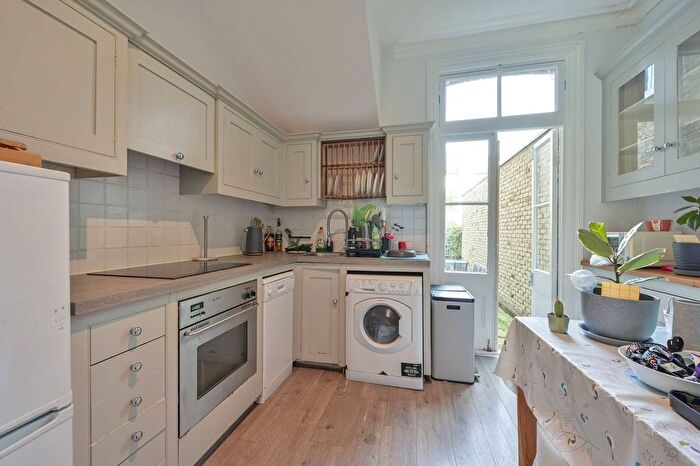 2 Bedroom Flat To Rent In Montserrat Road, Putney, London, SW15