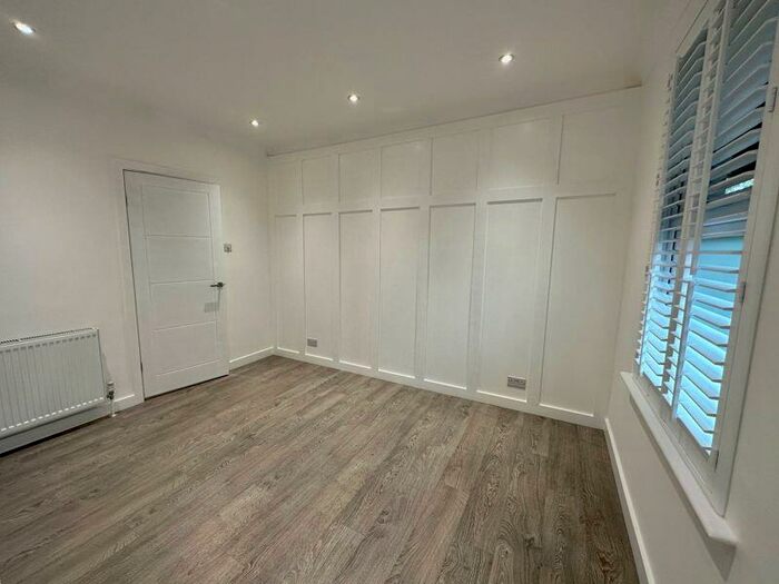 1 Bedroom Apartment To Rent In Wades Hill, N21