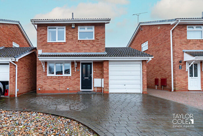 3 Bedroom Detached House For Sale In Maple Drive, Kingsbury, B78