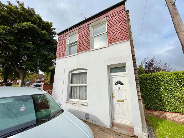 2 Bedroom Maisonette To Rent In Tennyson Road, Luton, LU1