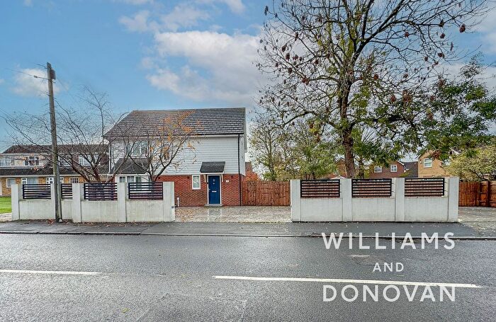 4 Bedroom Detached House For Sale In Rectory Road, Rochford, SS4