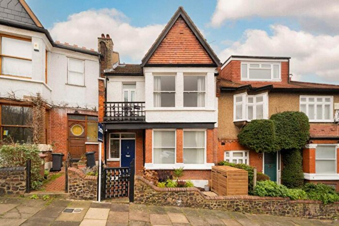 3 Bedroom Flat To Rent In Linden Road, London, N10