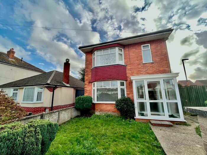 3 Bedroom House To Rent In Kingswell Road, Bournemouth, BH10