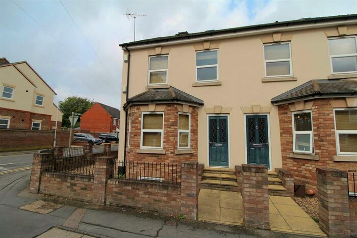 2 Bedroom Flat To Rent In Buckingham Gate, Dunstable, LU6