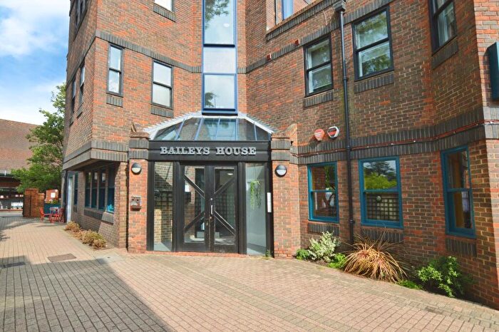 1 Bedroom Flat To Rent In Central Walk, Wokingham, RG40