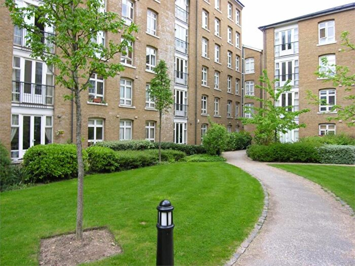 1 Bedroom Flat To Rent In Park East Building, Bow, E3