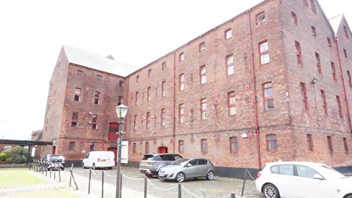 1 Bedroom Flat To Rent In Flat Lister Court, High Street, Hull. Council T, HU1