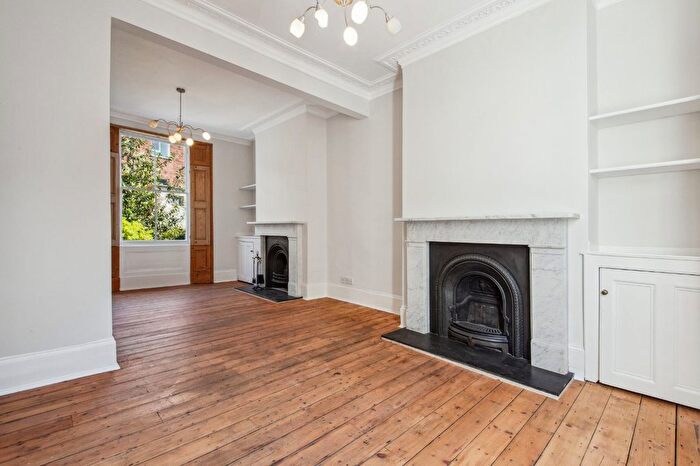 3 Bedroom Terraced House To Rent In Queens Head Street, Angel, N1