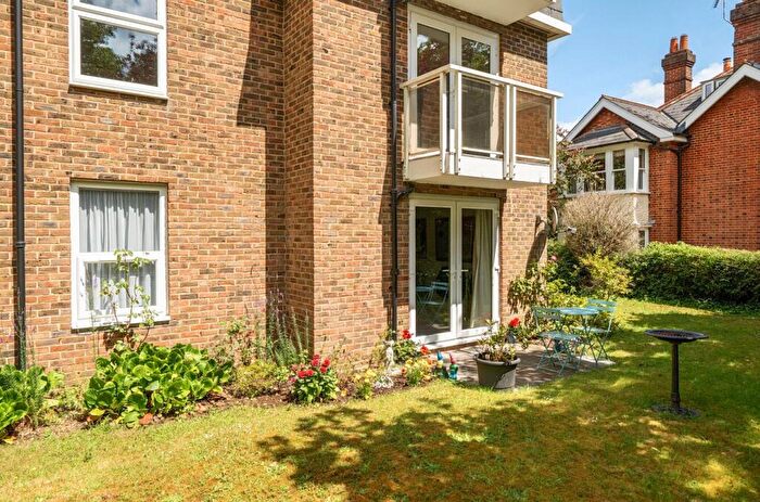 2 Bedroom Flat For Sale In Victoria Court, Andover, SP10