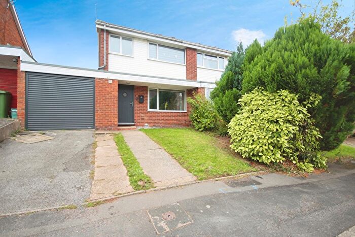 3 Bedroom Semi-detached House For Sale In Yardley Close, Warwick, Warwickshire, CV34
