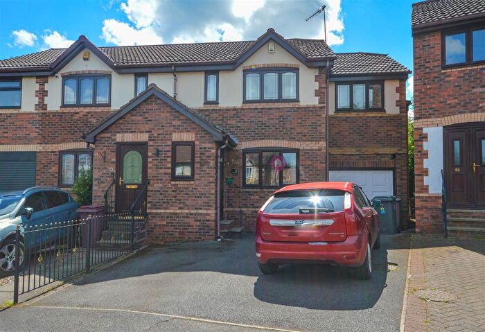 3 Bedroom Semi-Detached House To Rent In Laurel Close, Eckington, S21