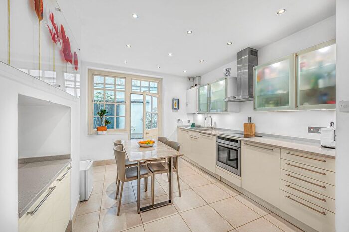 2 Bedroom Flat For Sale In Broad Court, Aldwych, WC2B