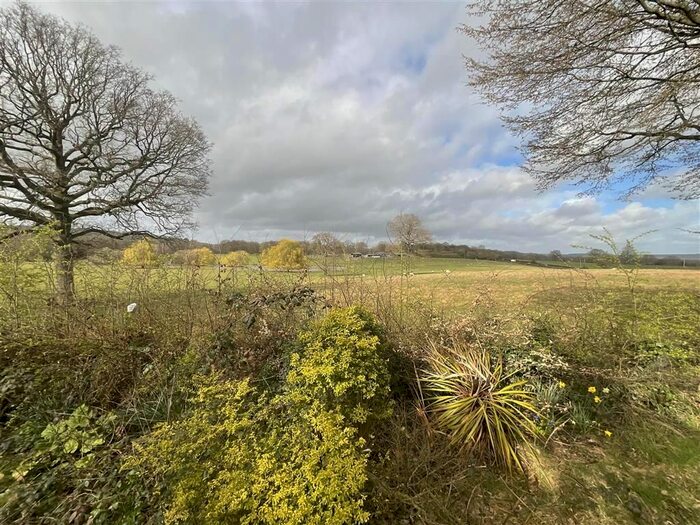 3 Bedroom Detached House For Sale In Lagham Park, South Godstone