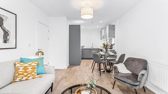1 Bedroom Flat For Sale In Kenavon Drive, Reading, RG1