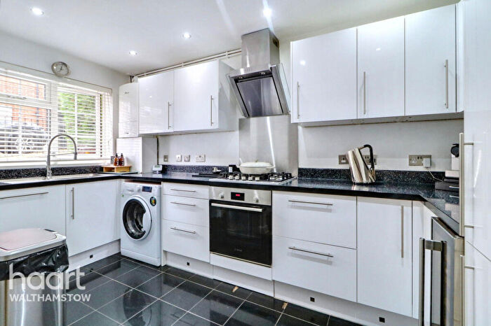 3 Bedroom Semi Detached House For Sale In Meadow Close, Chingford, E4