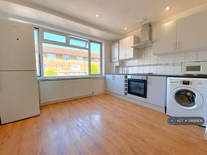 2 Bedroom Flat To Rent In Old Church Road, London, E4