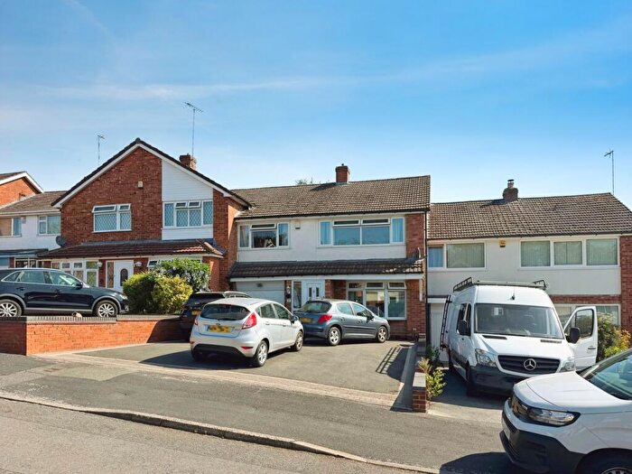 3 Bedroom Terraced House For Sale In Chatsworth Avenue, Birmingham, B43