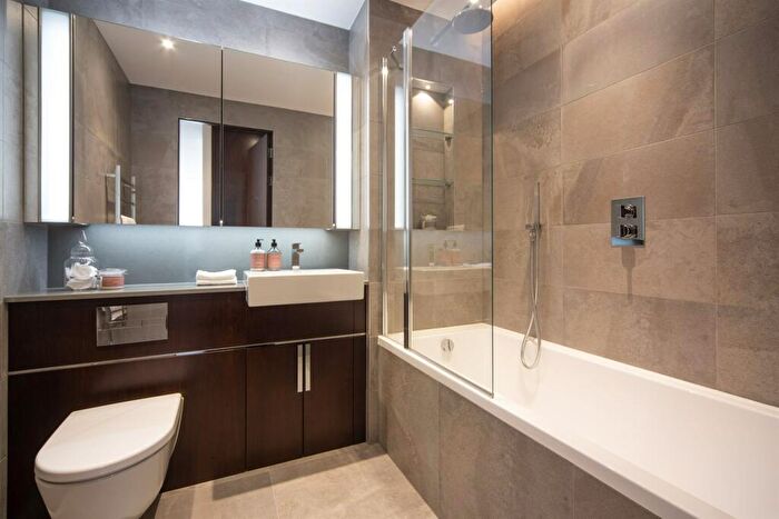 2 Bedroom Apartment To Rent In Thornes House, SW11