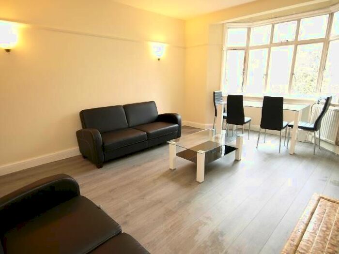 3 Bedroom Flat To Rent In Frognal Court, Finchley Road, NW3