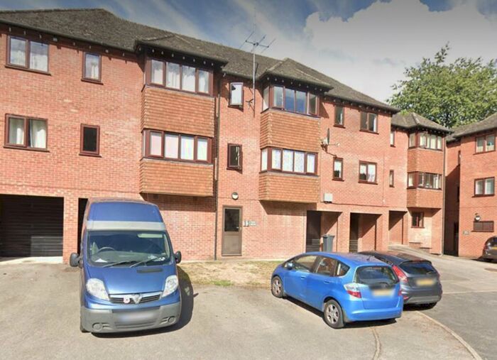 2 Bedroom Flat To Rent In Portway Drive, HP12