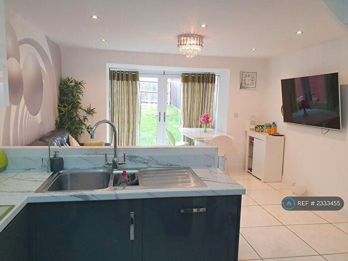 4 Bedroom Semi-Detached House To Rent In Cantley Road, Great Denham, Bedford, MK40