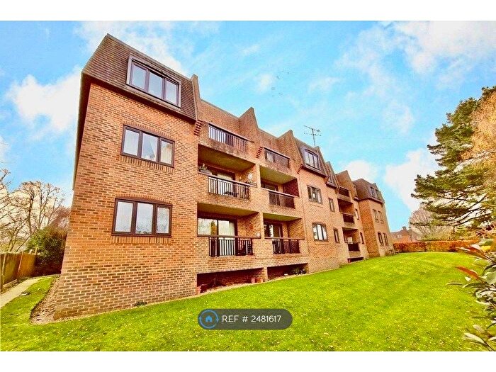2 Bedroom Flat To Rent In Romley Court, Farnham, GU9