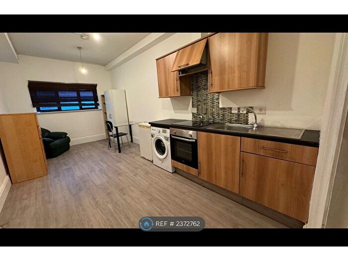 1 Bedroom Flat To Rent In Hardy Passage, London, N22