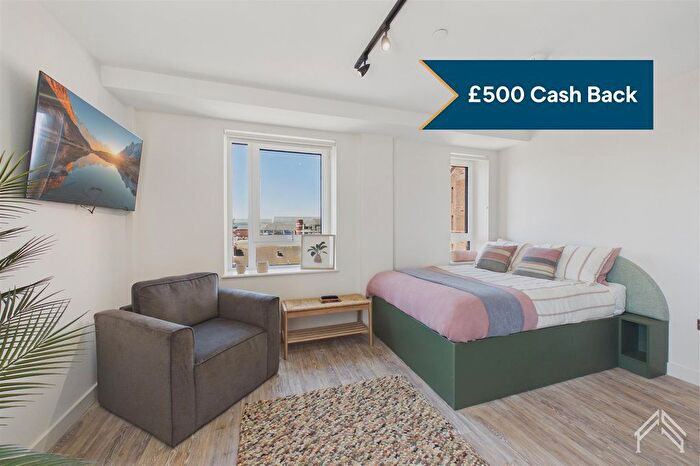 Studio To Rent In Clarence Street, London, KT1